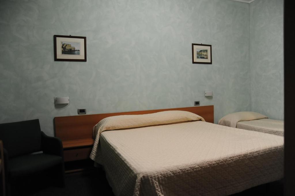 Hotel Valentini Inn Foligno Habitación foto