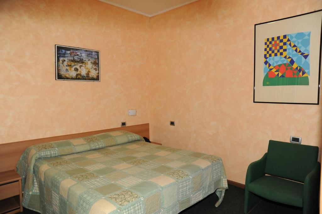 Hotel Valentini Inn Foligno Habitación foto
