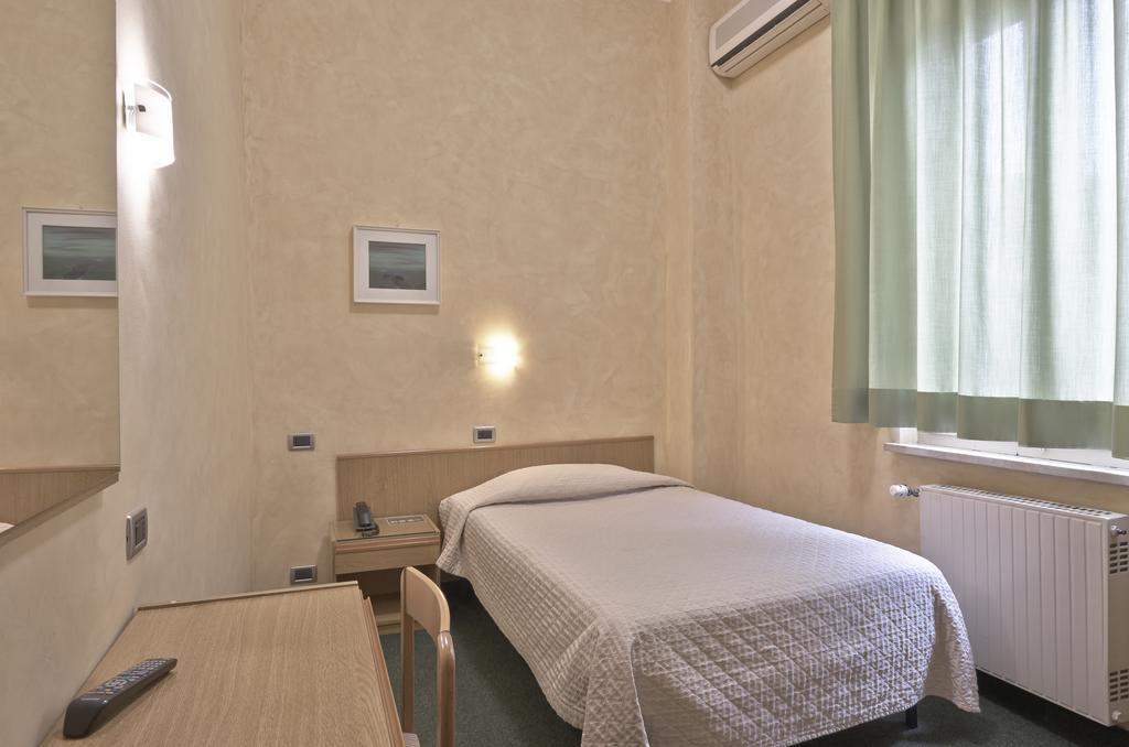 Hotel Valentini Inn Foligno Habitación foto