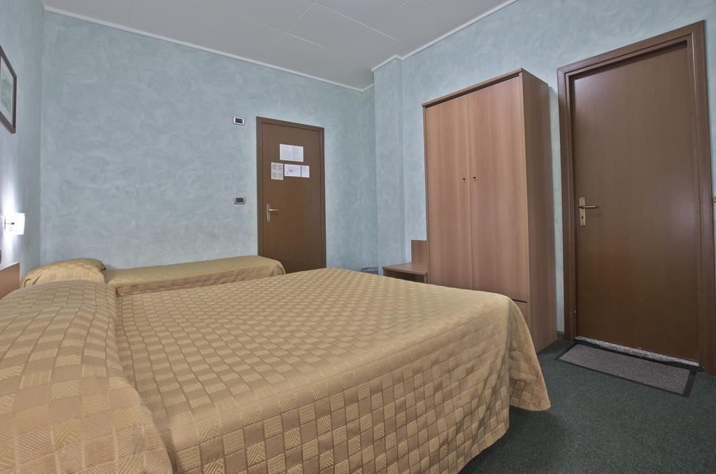 Hotel Valentini Inn Foligno Habitación foto